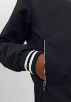 Jack & Jones Junior Bomberjacks - Black 11 Jack & Jones Junior Bomberjacks - Black -Jack & Jones 3fbda1c09b2f455fbec0c73b2d2d2bf4