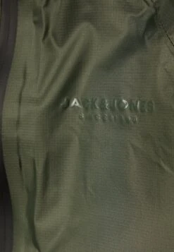 Jack & Jones Junior Jorsolar Rain Suit- Regenjas - Thyme 7 Jack & Jones Junior Jorsolar Rain Suit- Regenjas - Thyme -Jack & Jones f7e9f02138c844c58171a6d86ca21af0